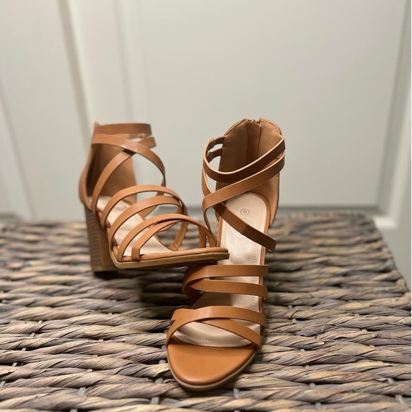 NWT MVE sz 8 womens Manner strappy open toe sandal 0914 0824 - Picture 2 of 11